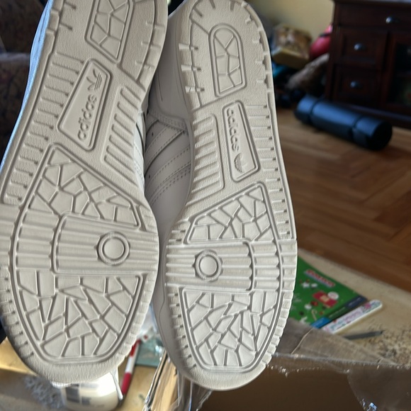 Adidas Rivalry Low women's size 8 1/2 - Picture 6 of 7